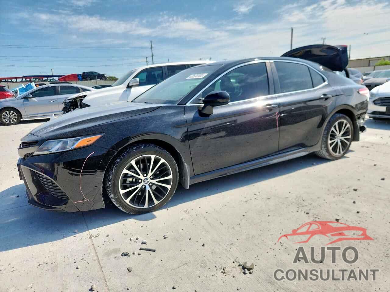 TOYOTA CAMRY 2018 - 4T1B11HK0JU555683