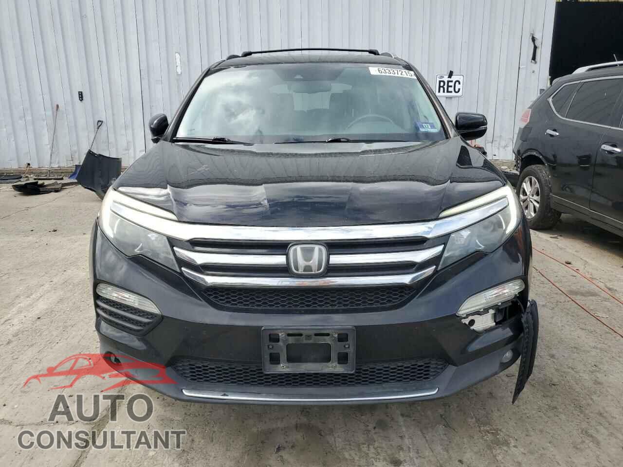 HONDA PILOT 2017 - 5FNYF6H96HB078514