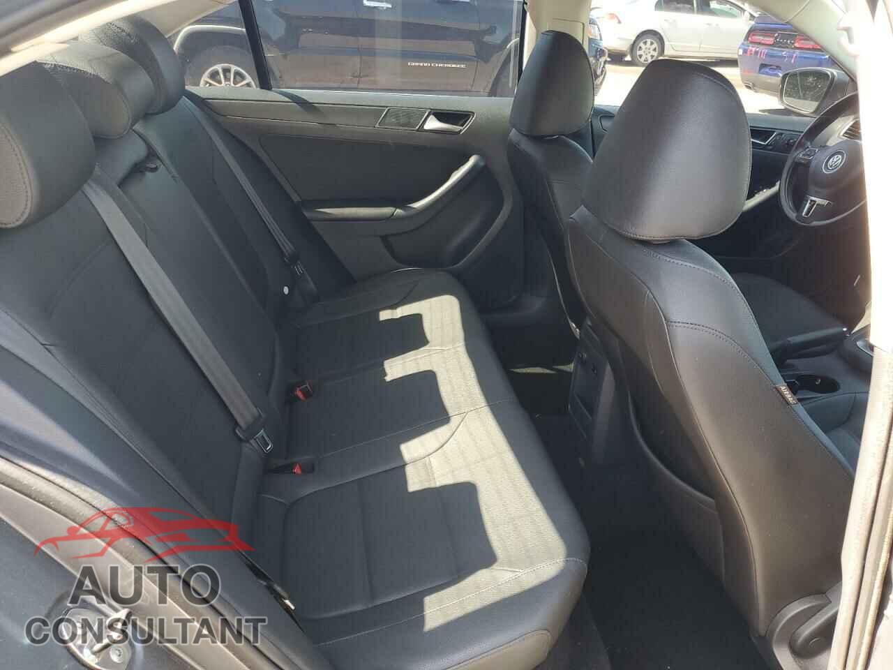 VOLKSWAGEN JETTA 2012 - 3VWDX7AJ1CM312632