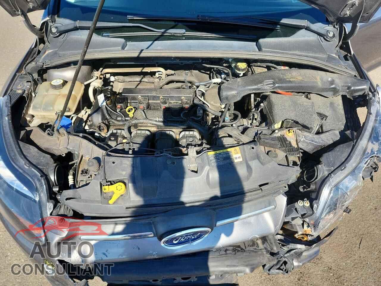 FORD FOCUS SE 2013 - 1FADP3F27DL294045