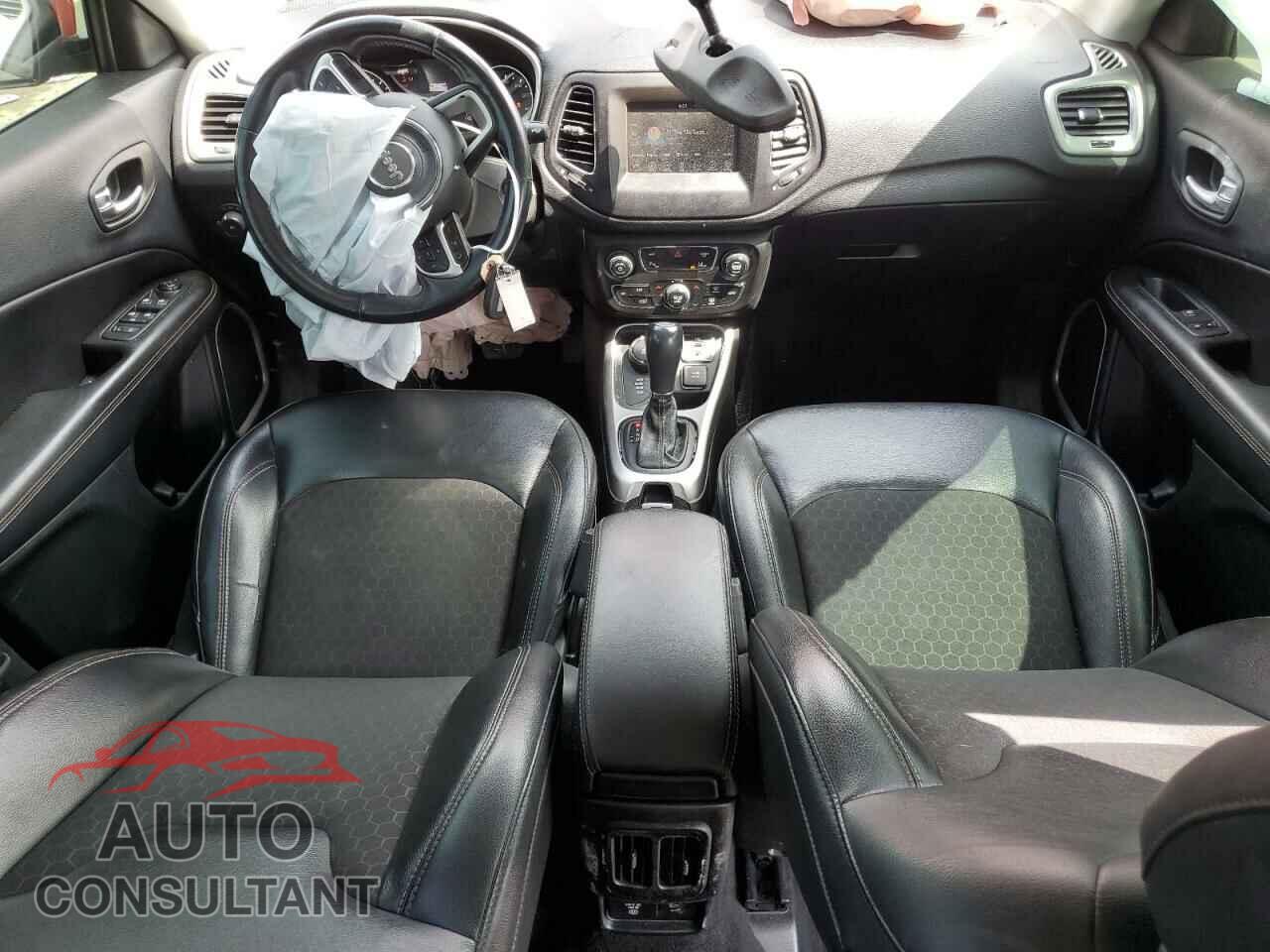 JEEP COMPASS 2018 - 3C4NJDBB4JT333170