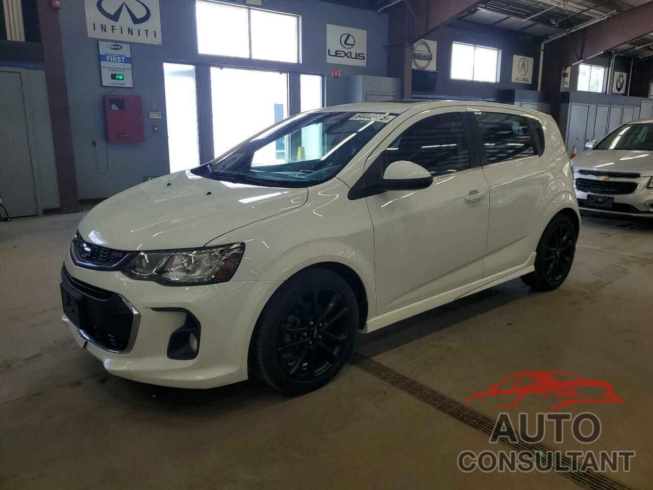 CHEVROLET SONIC 2018 - 1G1JC6SB8J4102999