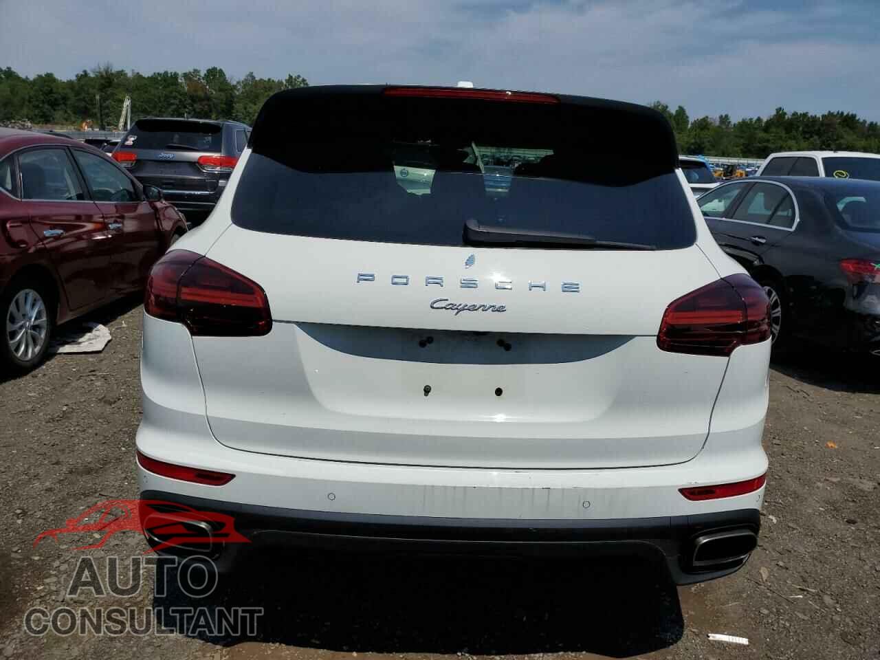 PORSCHE CAYENNE 2018 - WP1AA2A29JKA02511