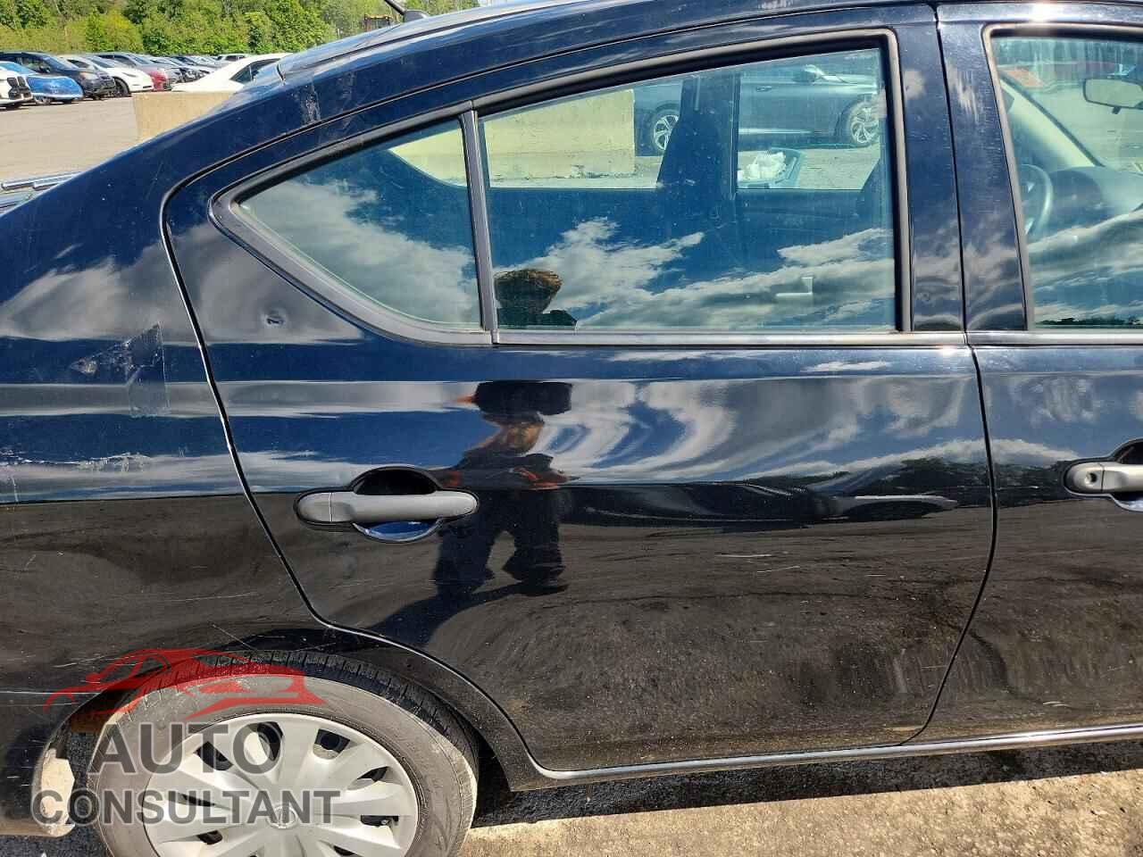 NISSAN VERSA 2019 - 3N1CN7AP3KL823338