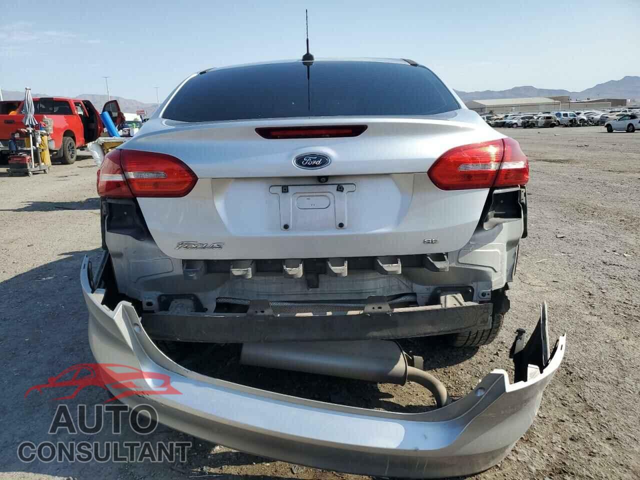 FORD FOCUS 2015 - 1FADP3F27FL301563