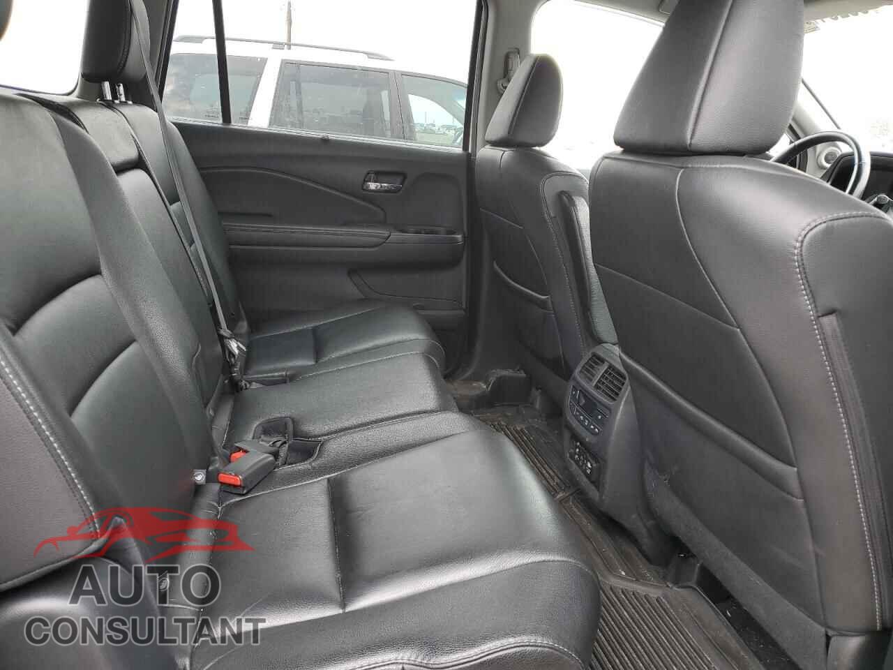 HONDA PILOT 2017 - 5FNYF6H82HB500611