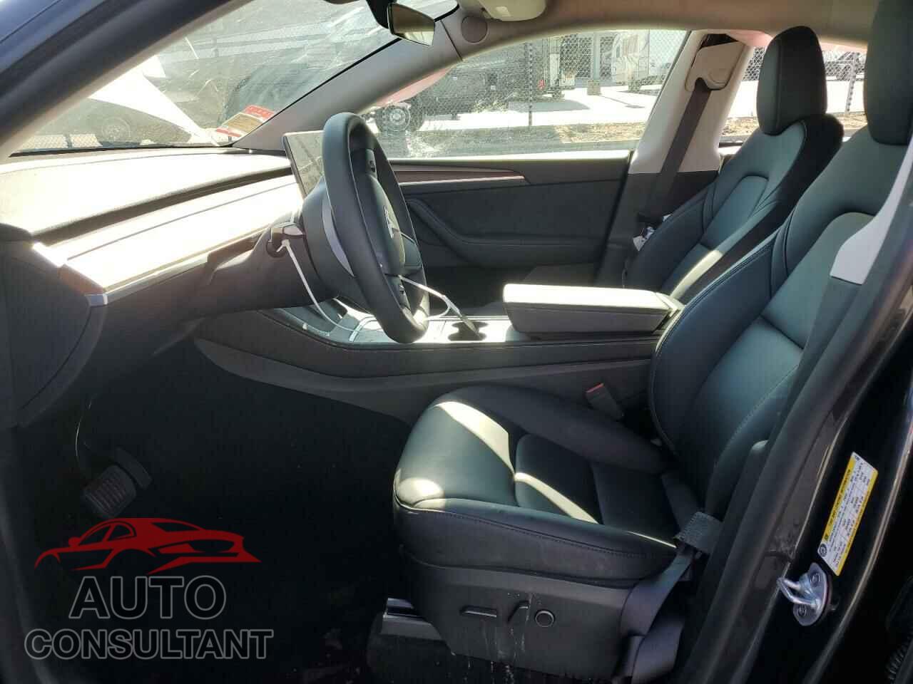 TESLA MODEL Y 2024 - 7SAYGDEE1RF073891
