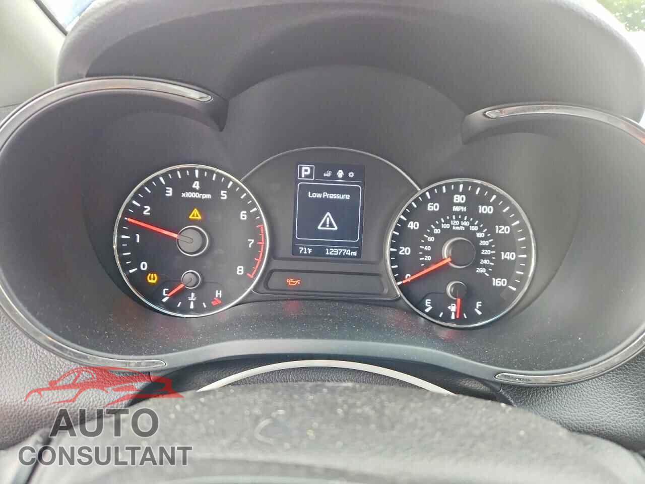 KIA FORTE 2017 - 3KPFL4A75HE010854