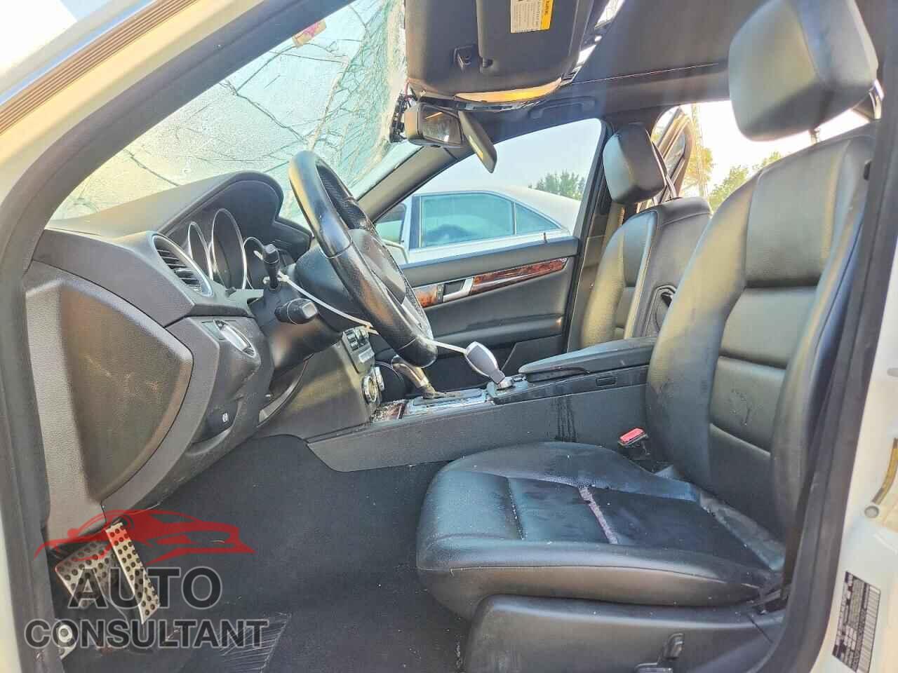 MERCEDES-BENZ C-CLASS 2012 - WDDGF8BB8CR212922