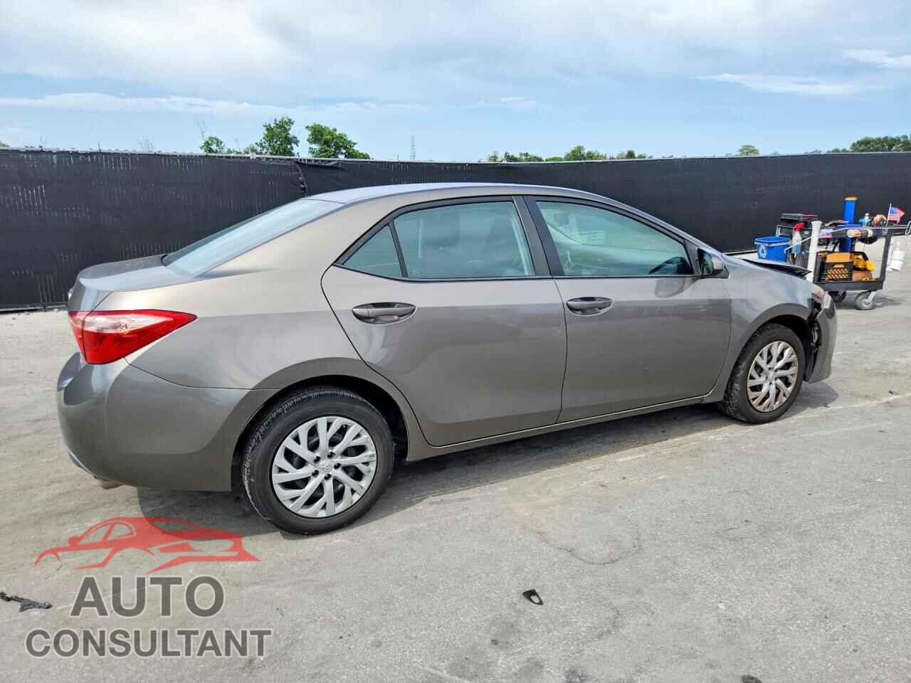TOYOTA COROLLA 2018 - 5YFBURHE3JP801417