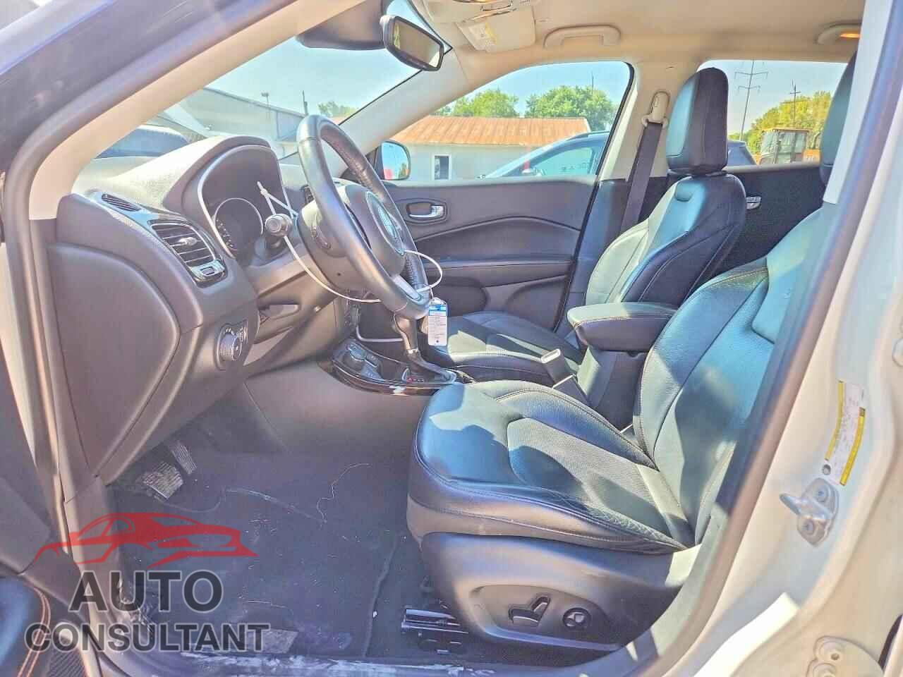 JEEP COMPASS 2018 - 3C4NJDCB0JT190572
