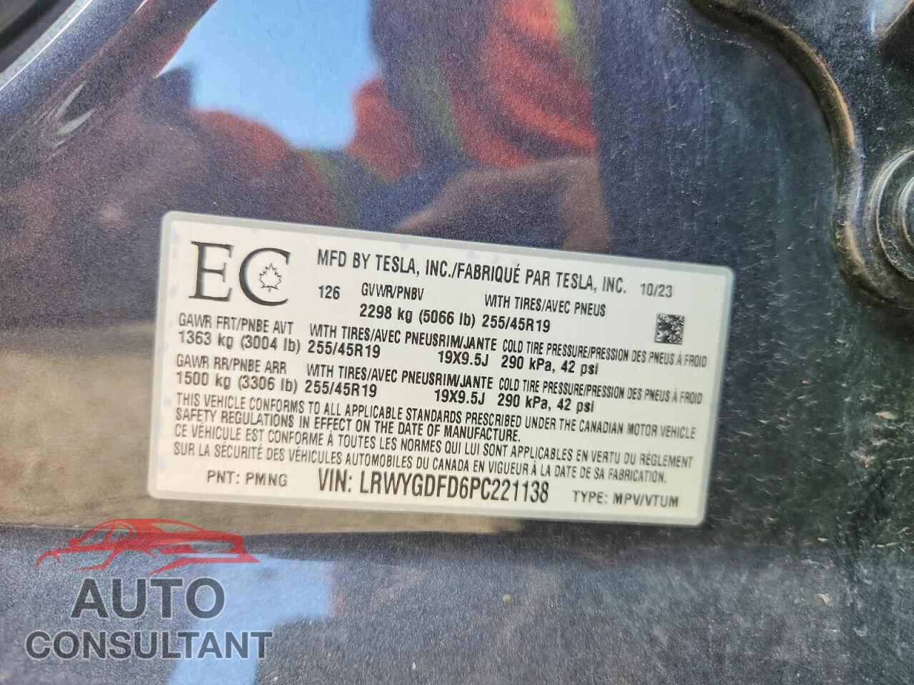 TESLA MODEL Y 2023 - LRWYGDFD6PC221138