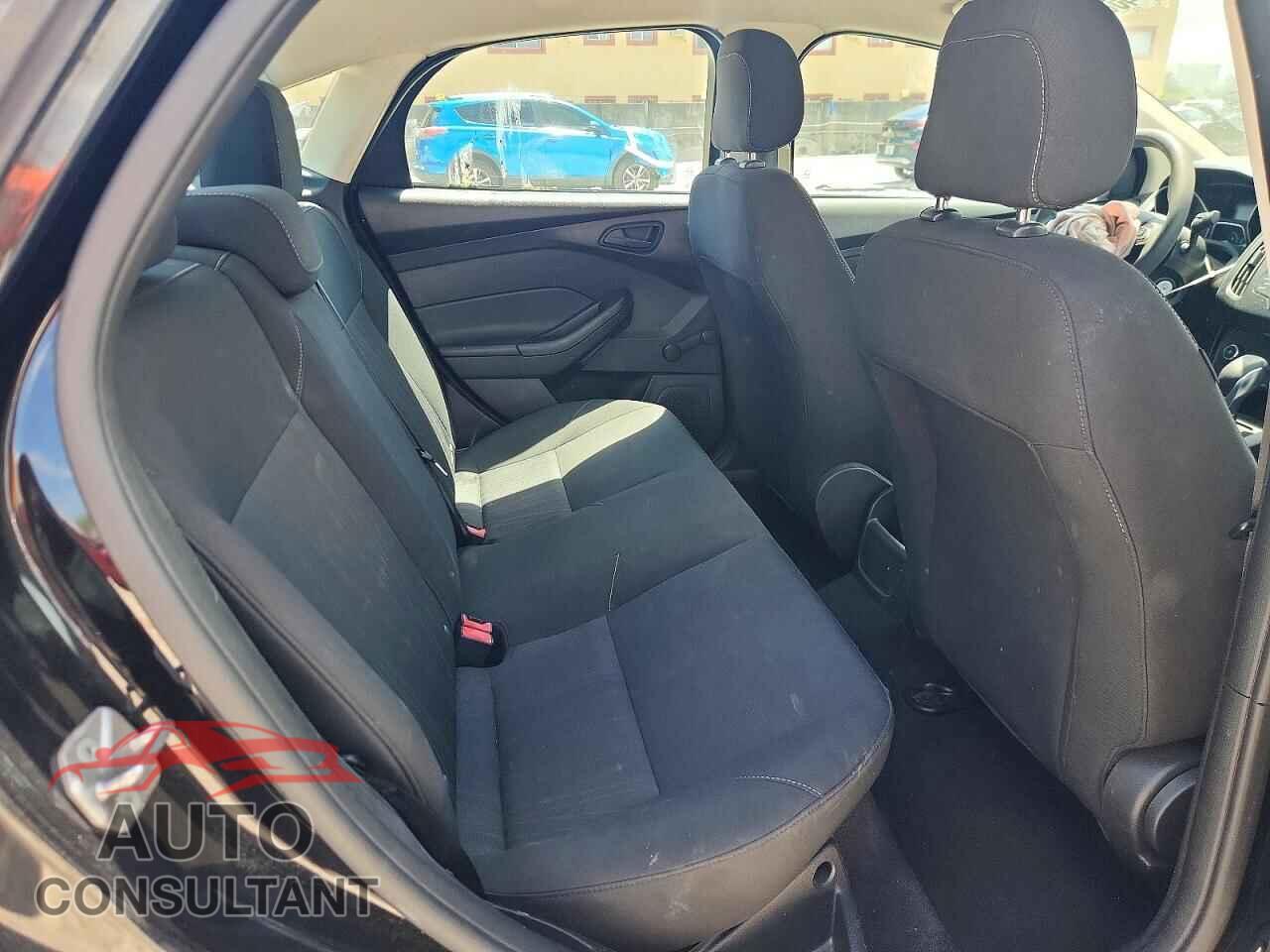 FORD FOCUS 2015 - 1FADP3E25FL310800