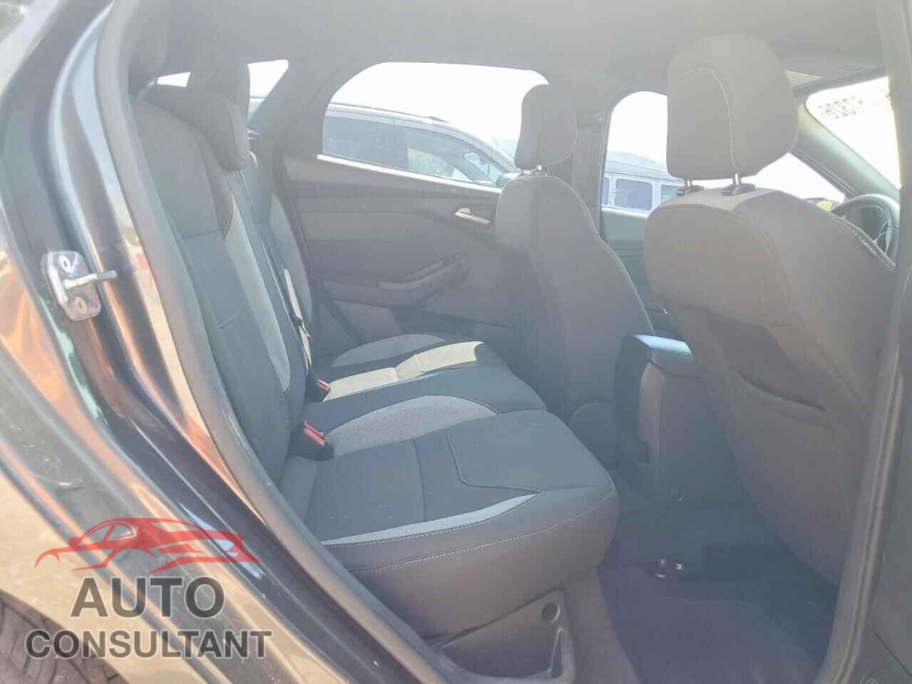 FORD FOCUS 2016 - 1FADP3L96GL287593