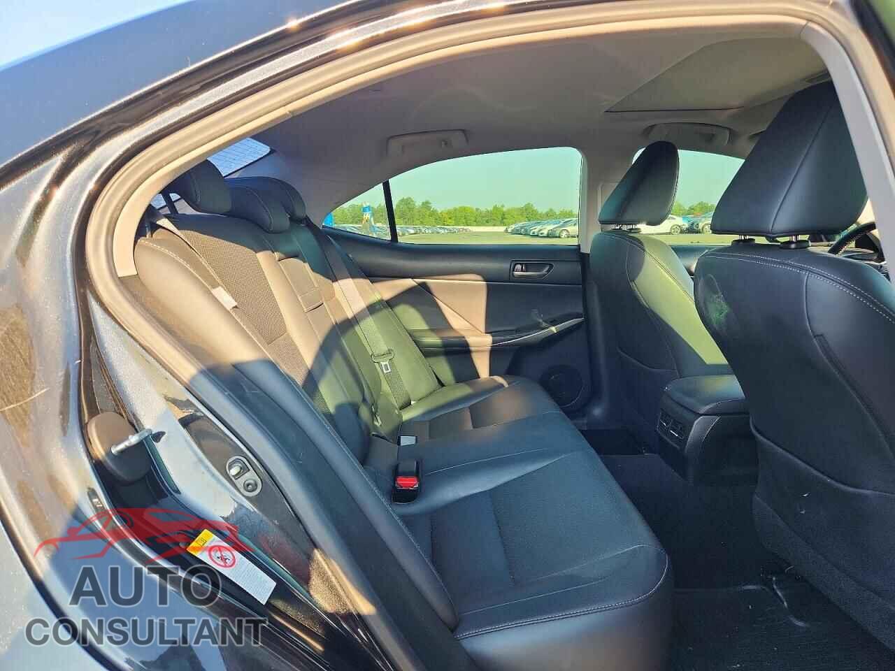 LEXUS IS 2017 - JTHCM1D20H5016103