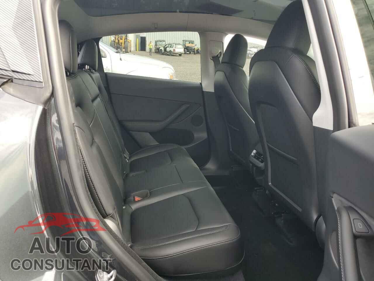 TESLA MODEL Y 2024 - 7SAYGDEE8RF991380