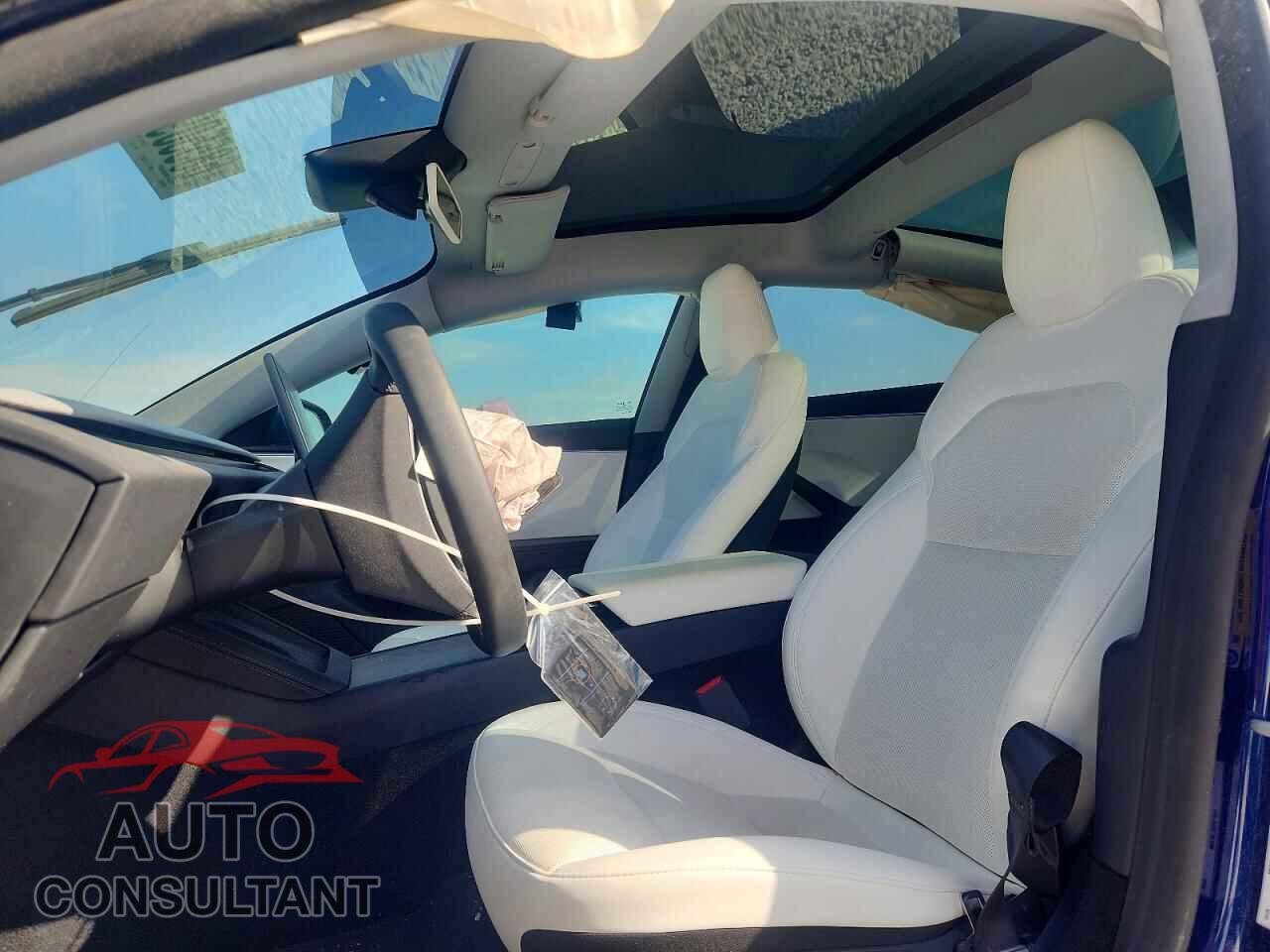 TESLA MODEL 3 2025 - 5YJ3E1EA8SF073255