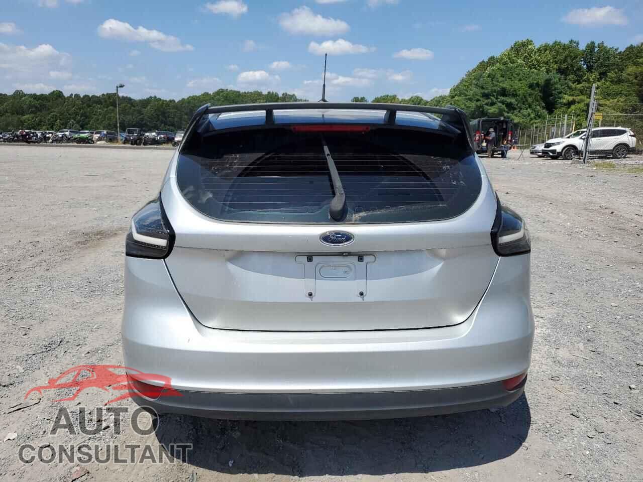 FORD FOCUS 2018 - 1FADP3K2XJL295353