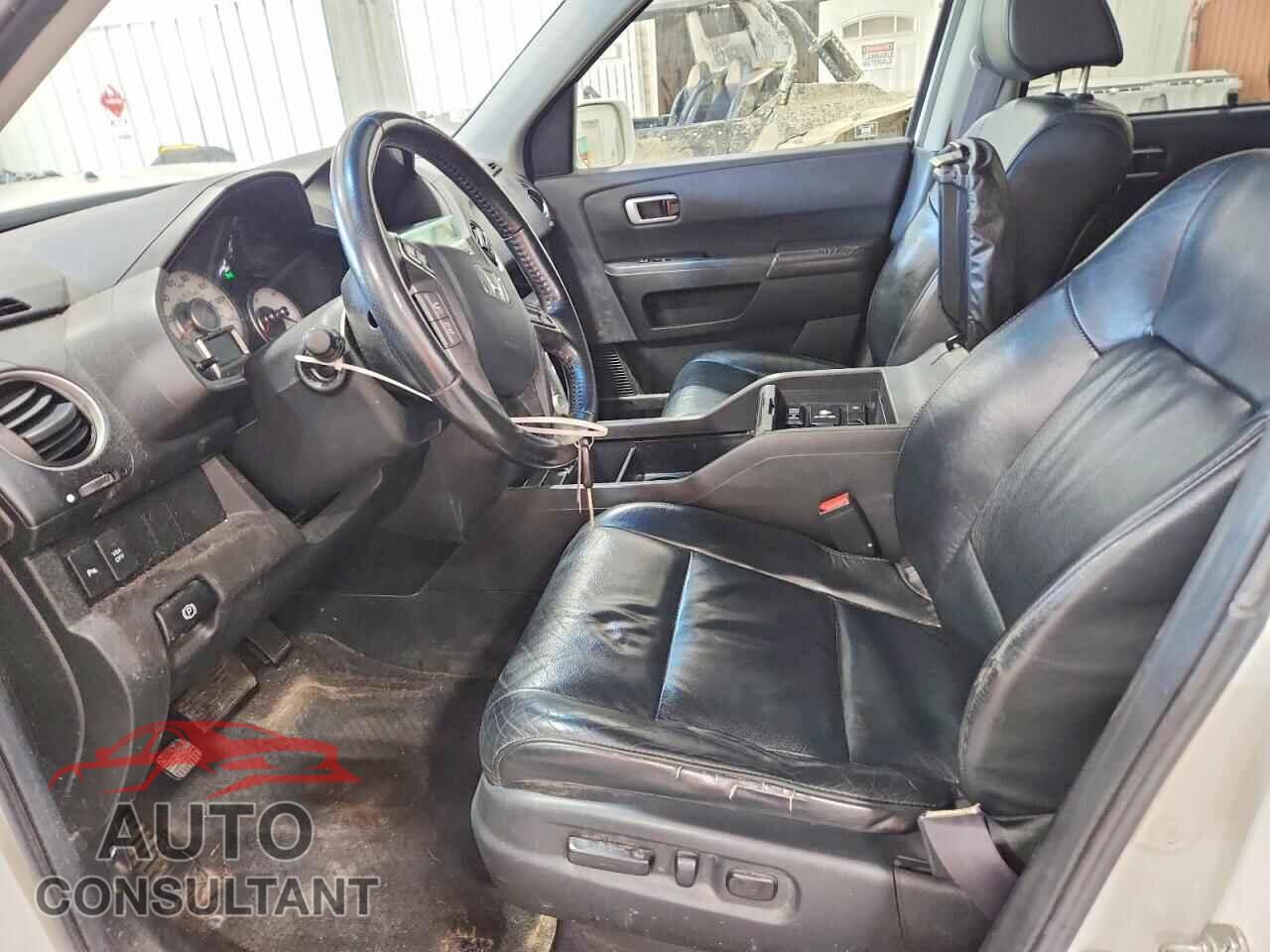 HONDA PILOT 2011 - 5FNYF4H90BB010916