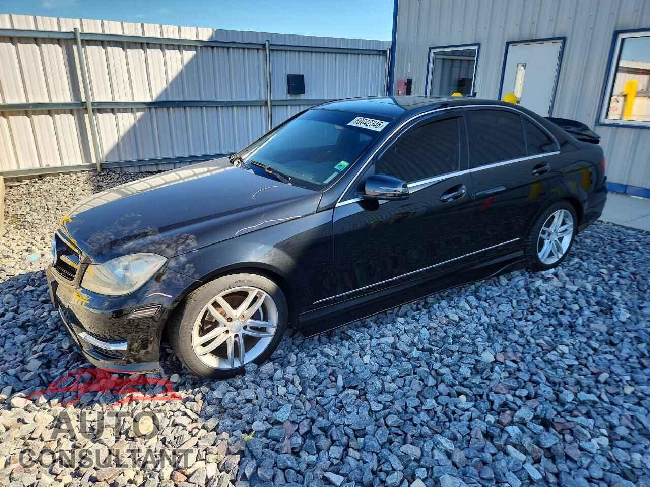 MERCEDES-BENZ C-CLASS 2012 - WDDGF8BB1CR209036