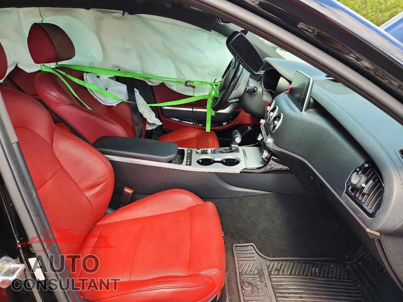 KIA STINGER 2018 - KNAE45LC4J6009860