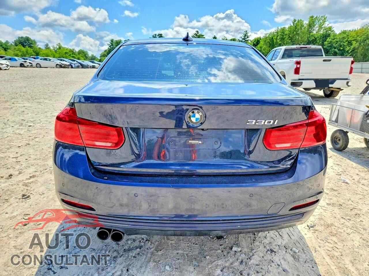 BMW 3 SERIES 2017 - WBA8D9C30HA011682