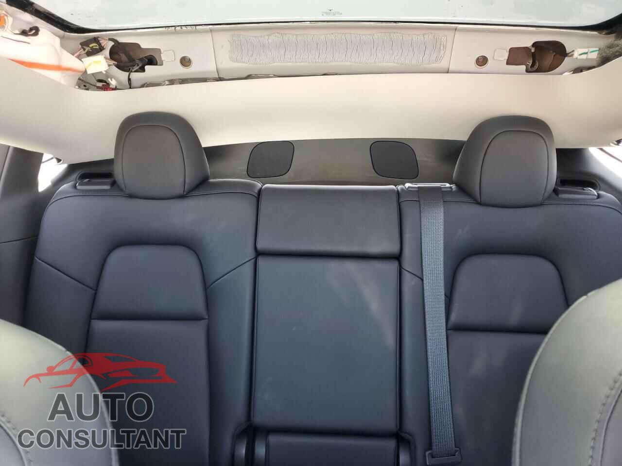 TESLA MODEL Y 2022 - 7SAYGDEE5NF328651