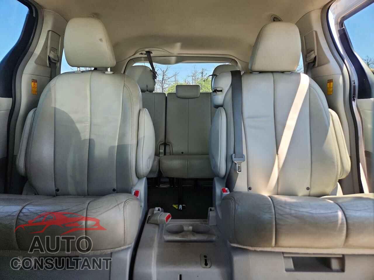 TOYOTA SIENNA 2014 - 5TDYK3DC8ES459185