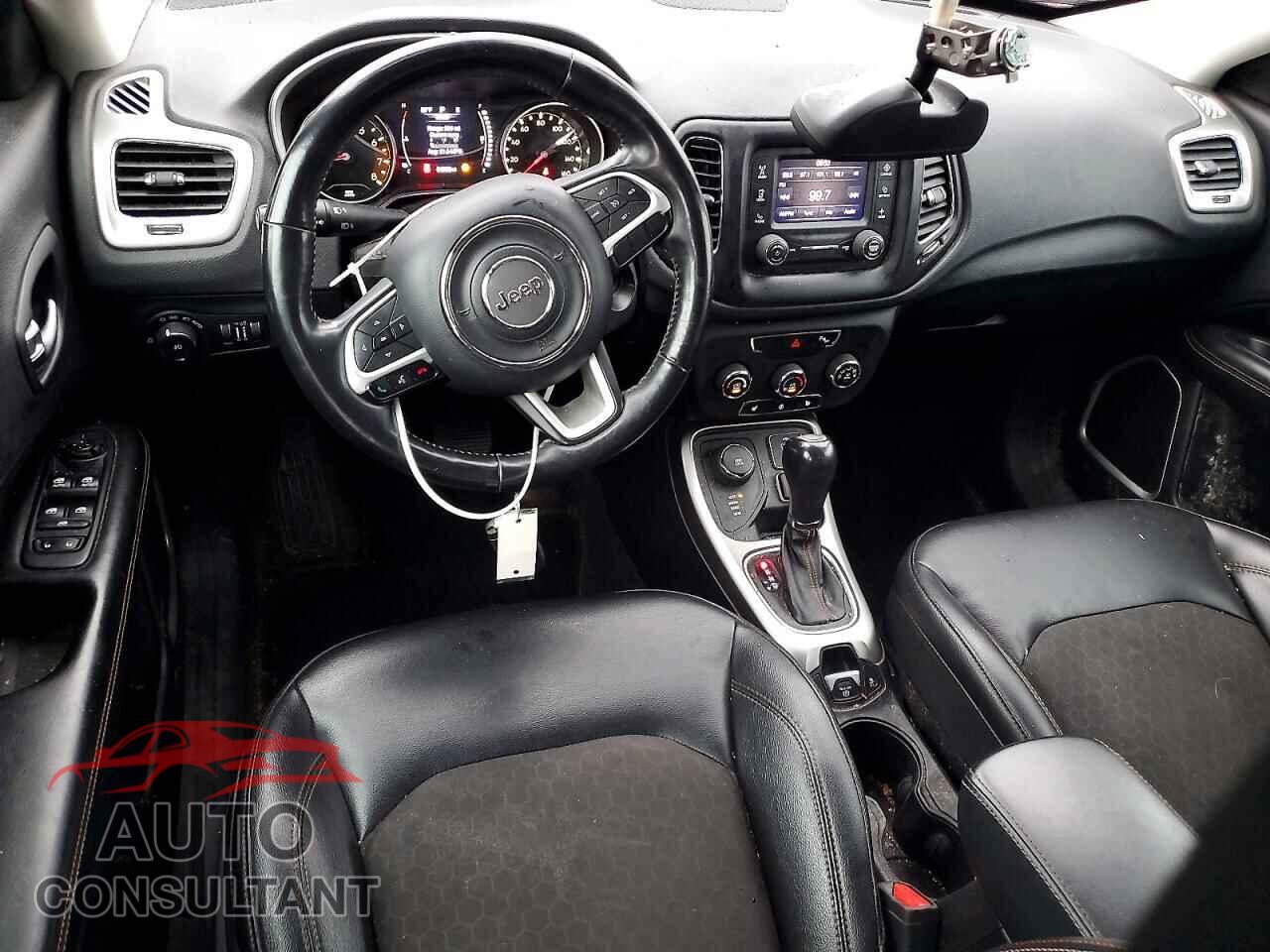 JEEP COMPASS 2018 - 3C4NJDBB8JT284801