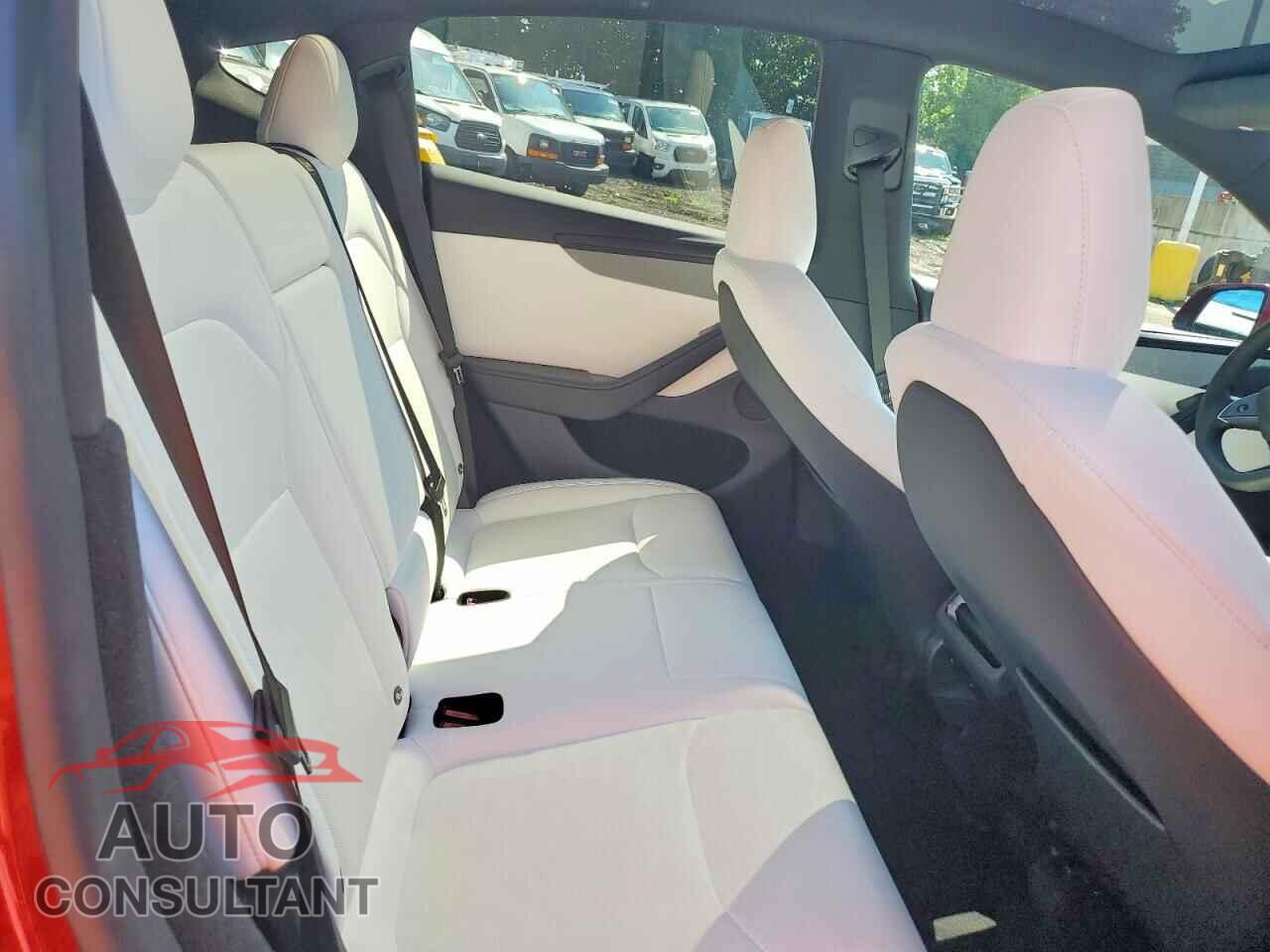 TESLA MODEL Y 2026 - 7SAYGDEEXTA676505