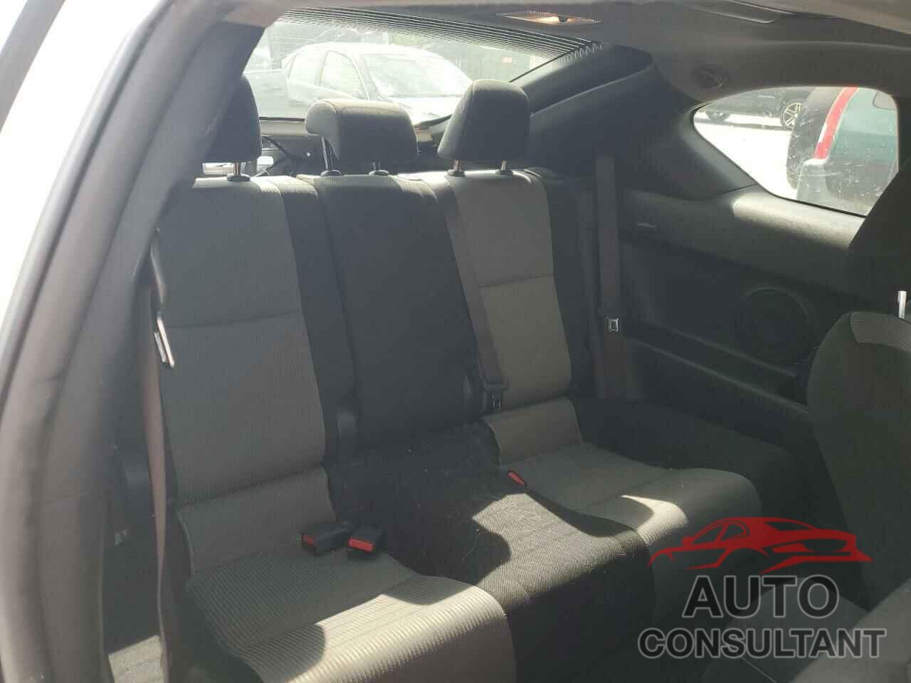TOYOTA SCION 2015 - JTKJF5C79FJ011843