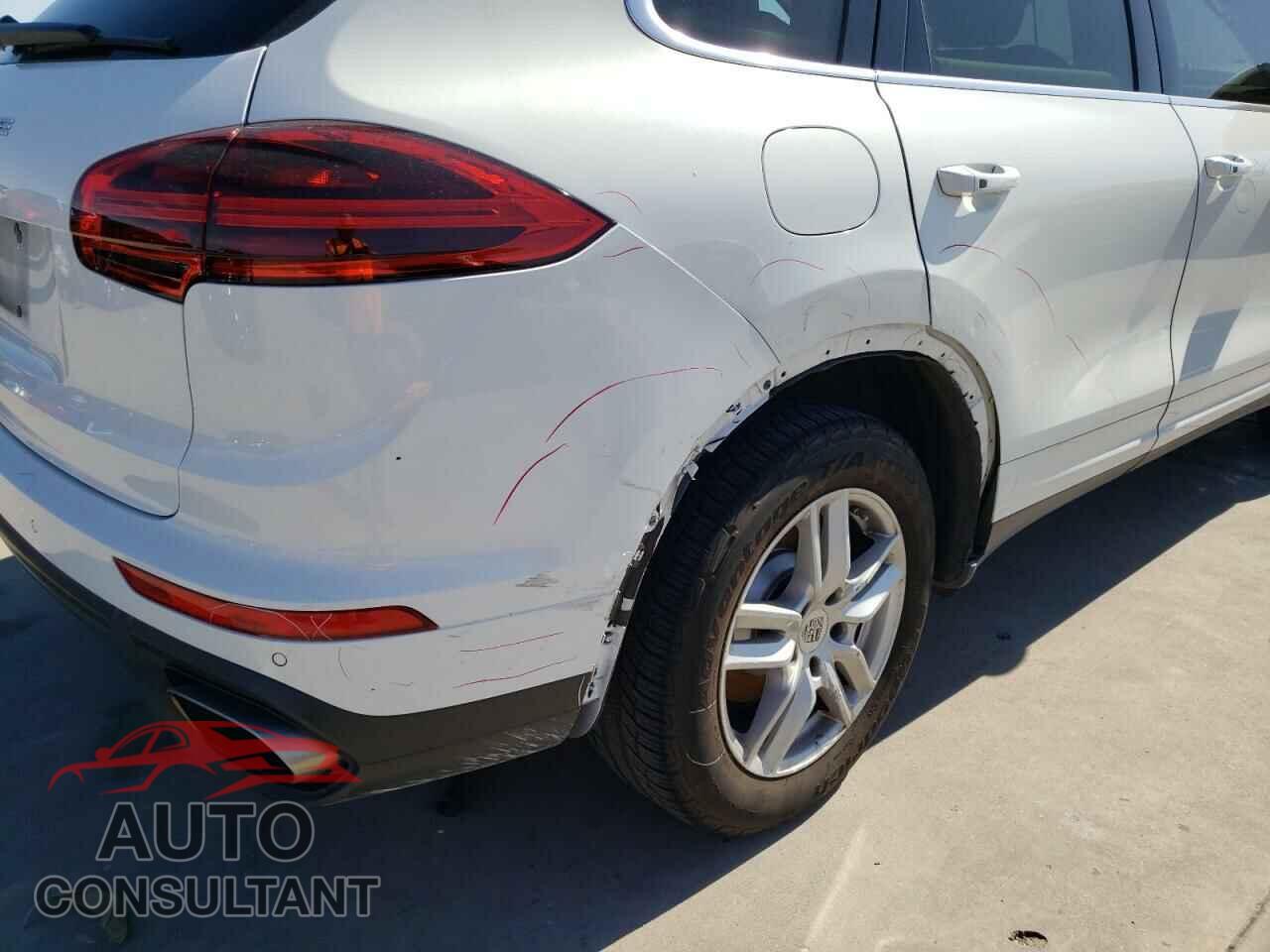 PORSCHE CAYENNE 2016 - WP1AA2A22GKA08840