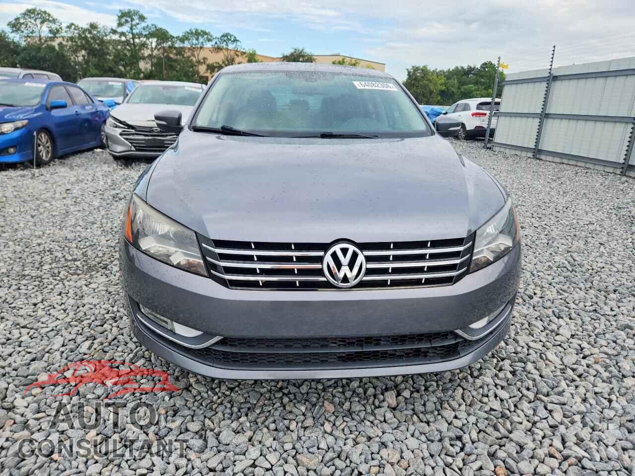 VOLKSWAGEN PASSAT 2013 - 1VWCH7A31DC021237