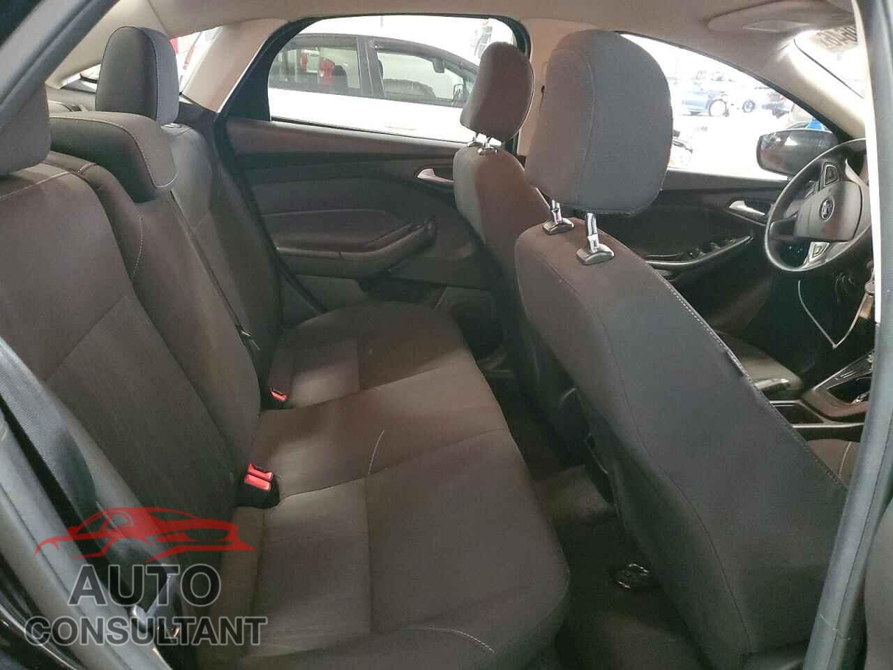 FORD FOCUS 2015 - 1FADP3F28FL375090