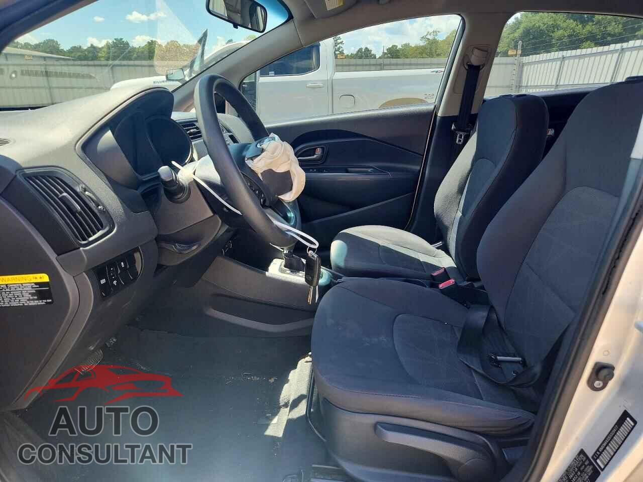 KIA RIO 2014 - KNADM4A32E6328477