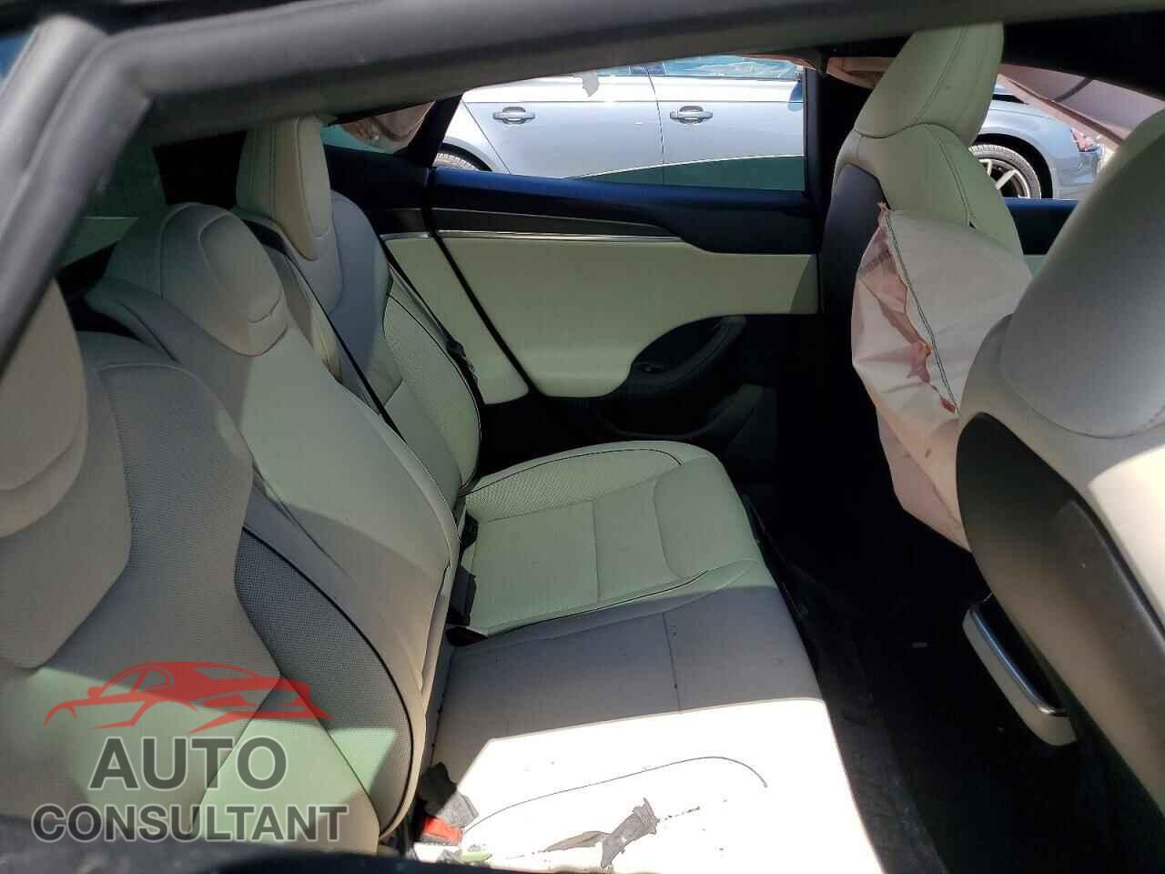 TESLA MODEL S 2023 - 5YJSA1E6XPF522008