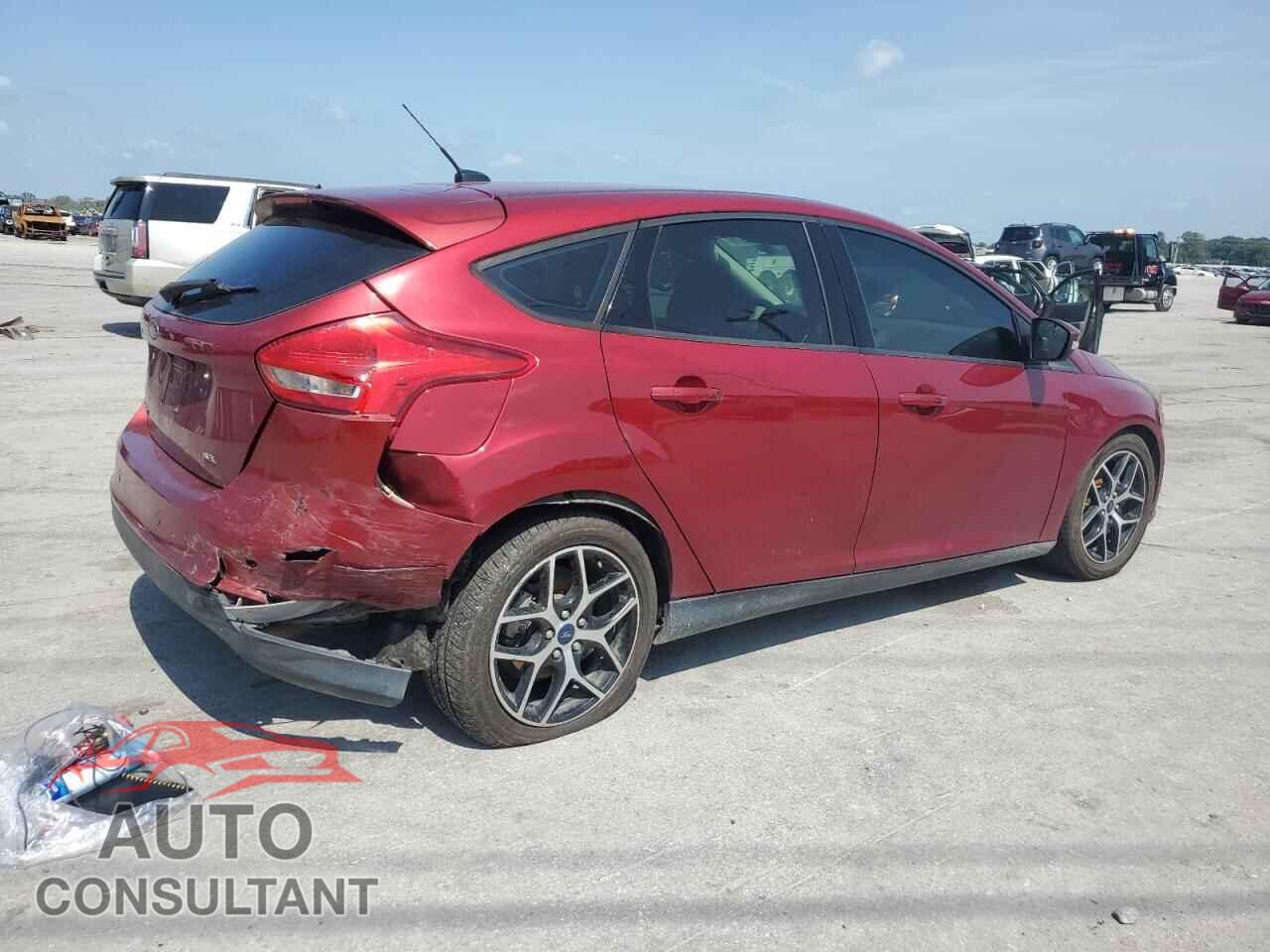 FORD FOCUS 2017 - 1FADP3M28HL330978