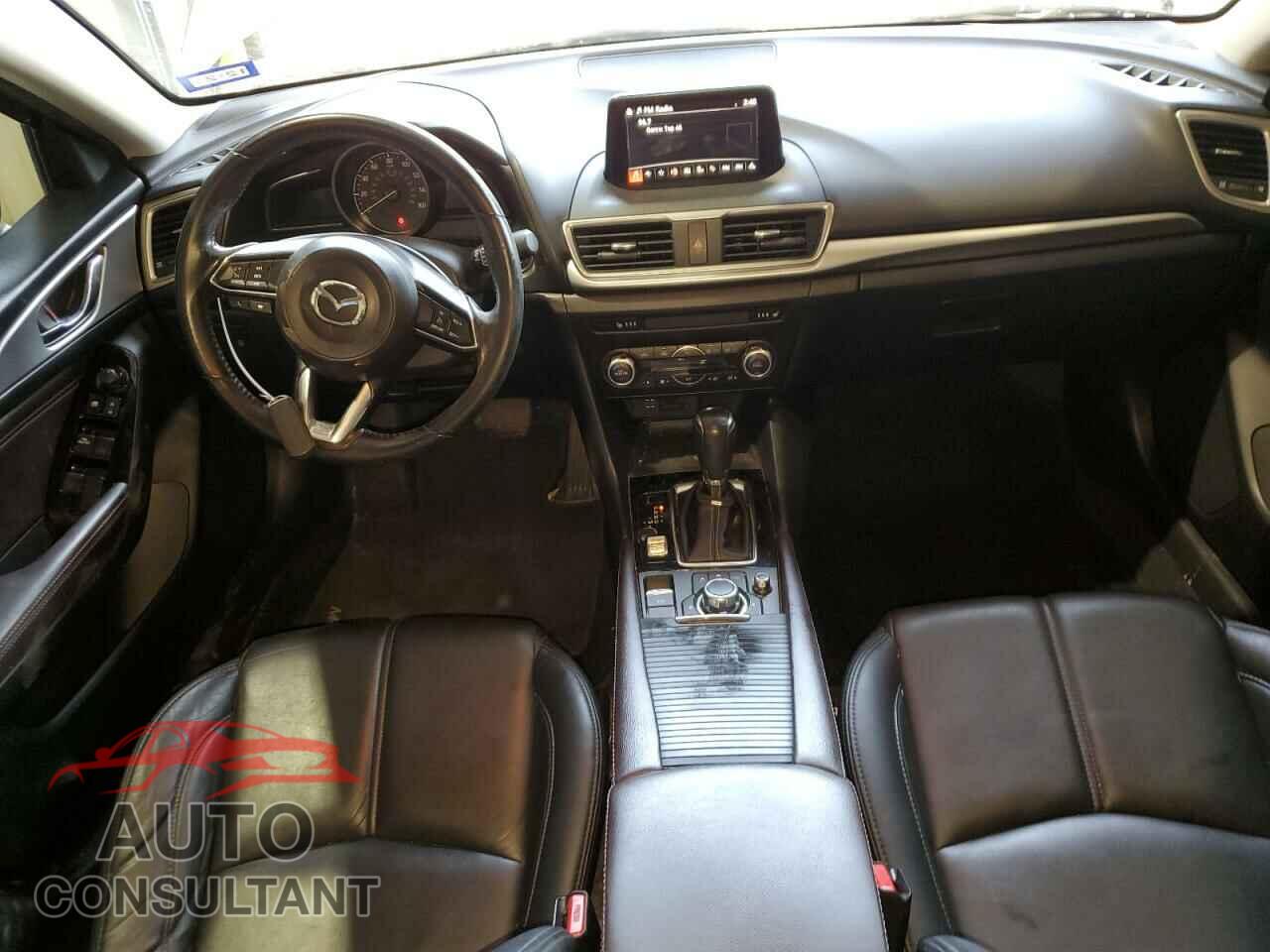 MAZDA 3 2018 - 3MZBN1V31JM213408