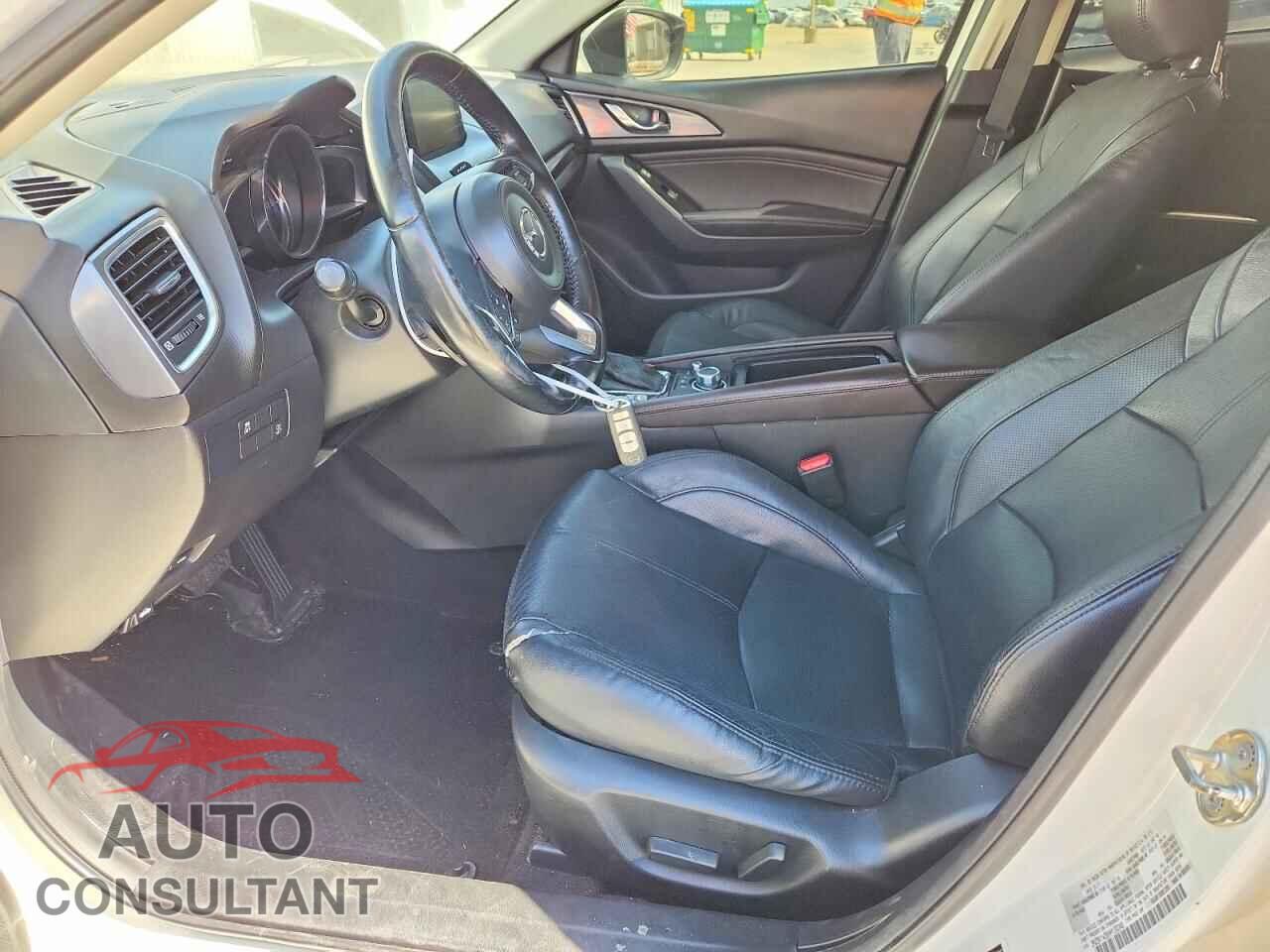 MAZDA 3 2017 - 3MZBN1W38HM130048