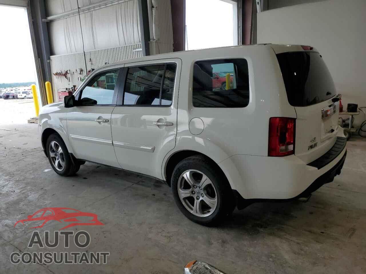 HONDA PILOT 2015 - 5FNYF4H51FB008966