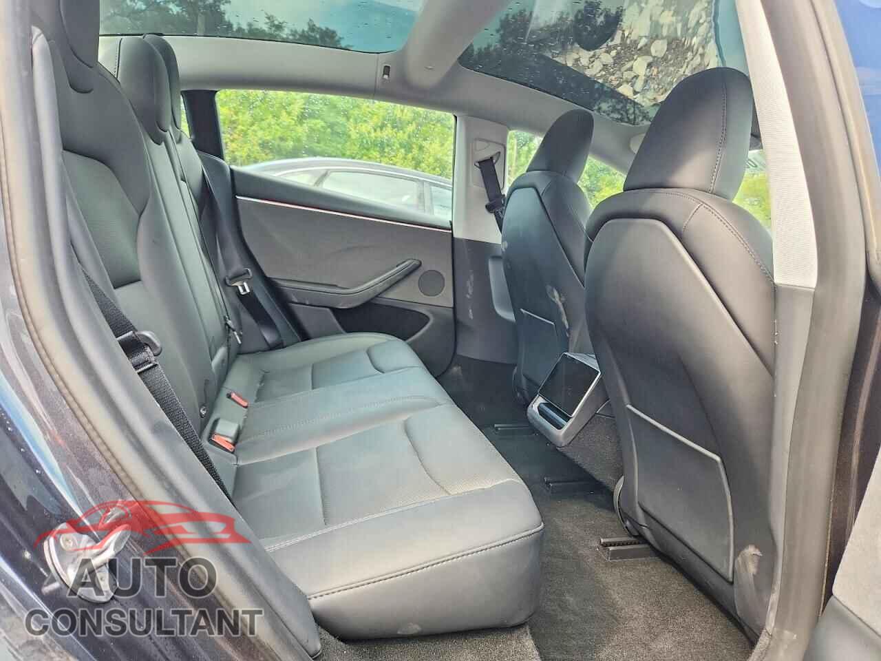 TESLA MODEL 3 2025 - 5YJ3E1EA5SF043033