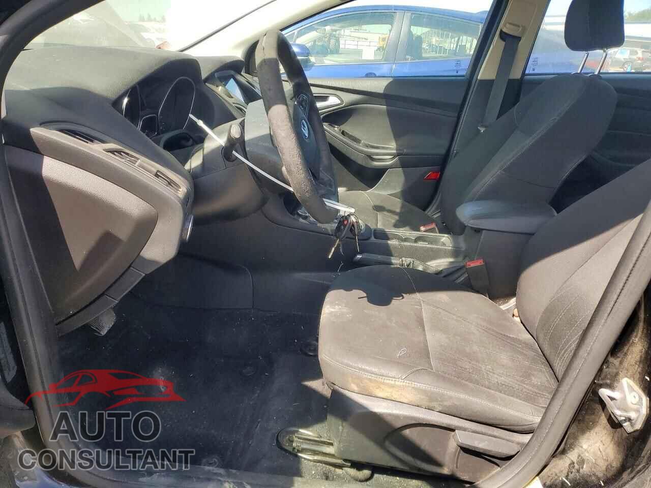 FORD FOCUS 2015 - 1FADP3F28FL301569