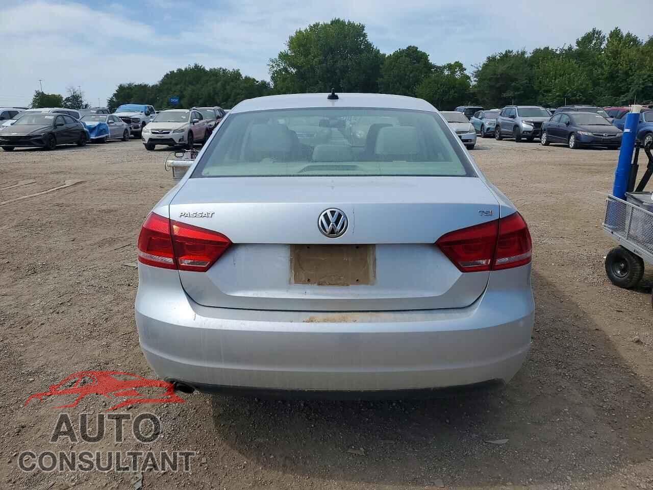 VOLKSWAGEN PASSAT 2014 - 1VWAT7A33EC025703
