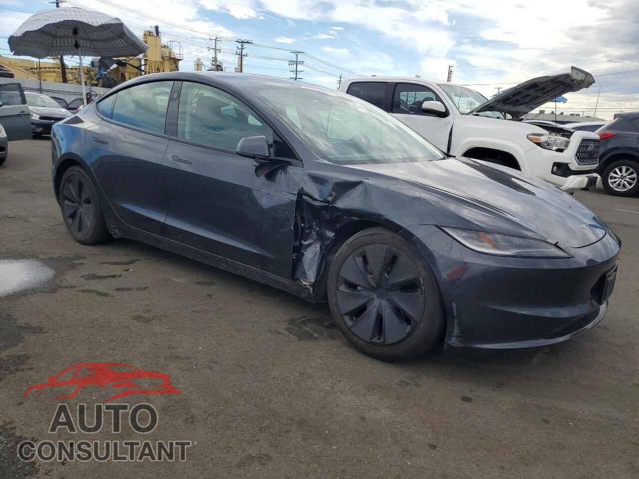TESLA MODEL 3 2024 - 5YJ3E1EA3RF744843