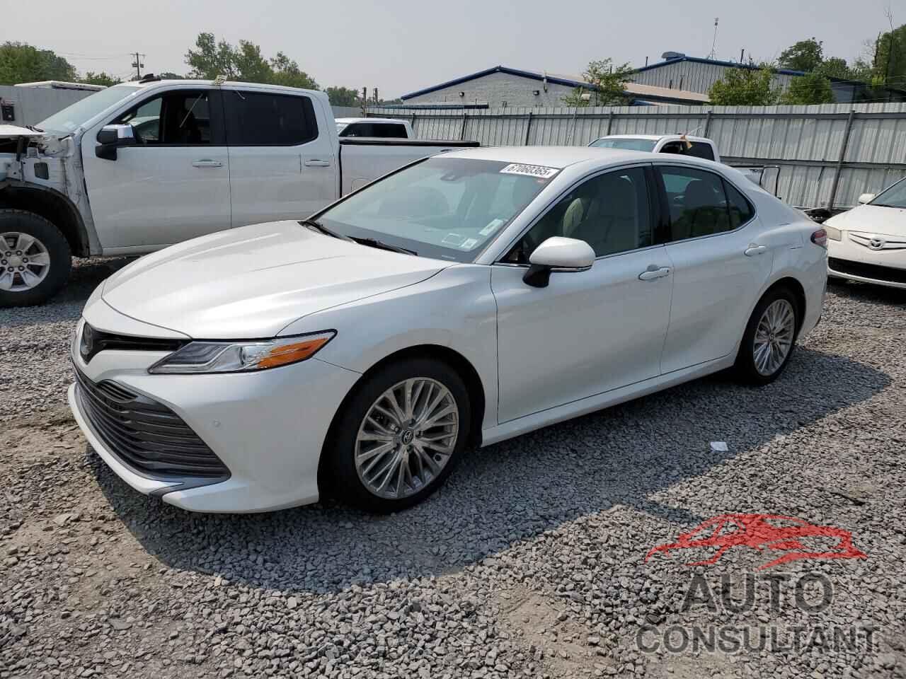 TOYOTA CAMRY 2018 - 4T1B11HK9JU086528