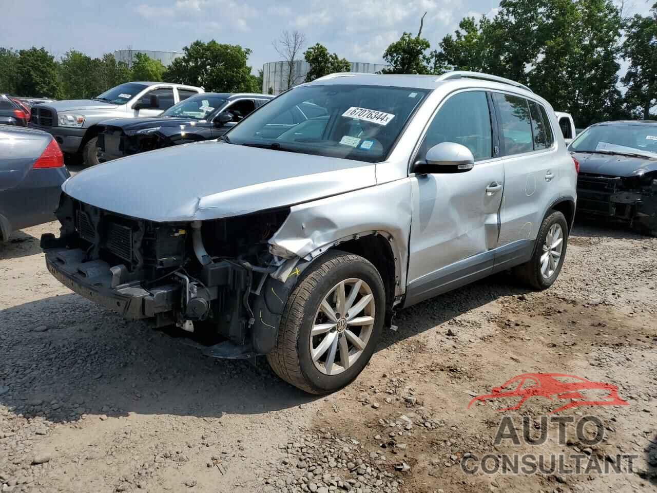 VOLKSWAGEN TIGUAN 2017 - WVGRV7AX7HK021792