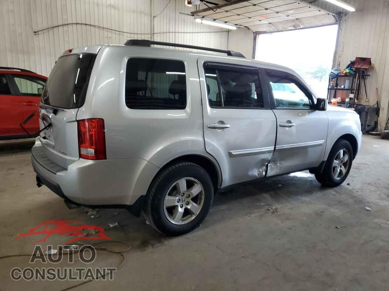 HONDA PILOT 2011 - 5FNYF4H43BB098915