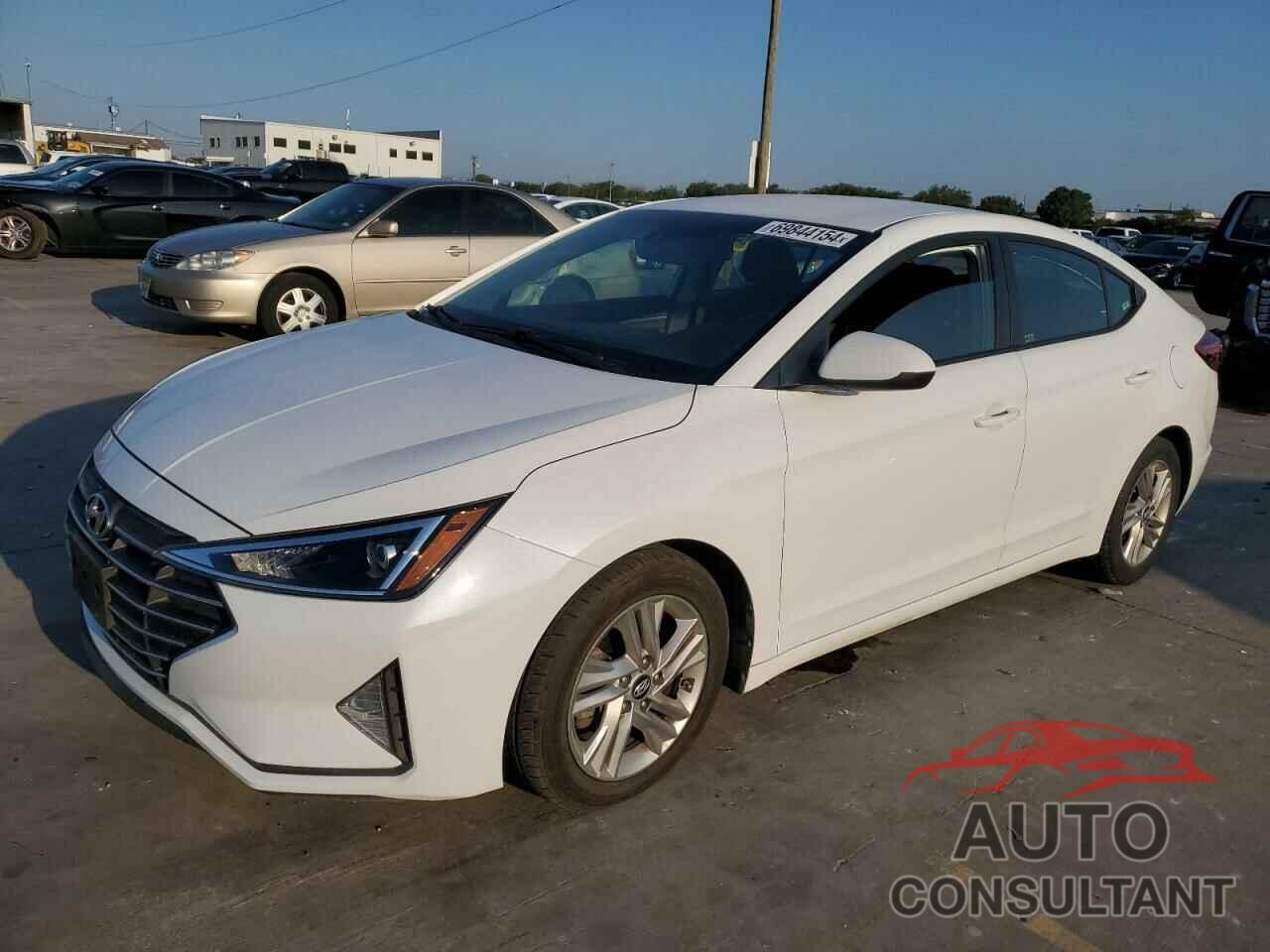 HYUNDAI ELANTRA 2019 - 5NPD84LF1KH426352