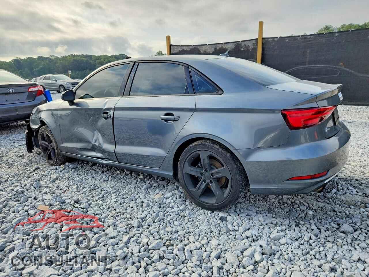 AUDI A3 2017 - WAUB8GFF5H1015392