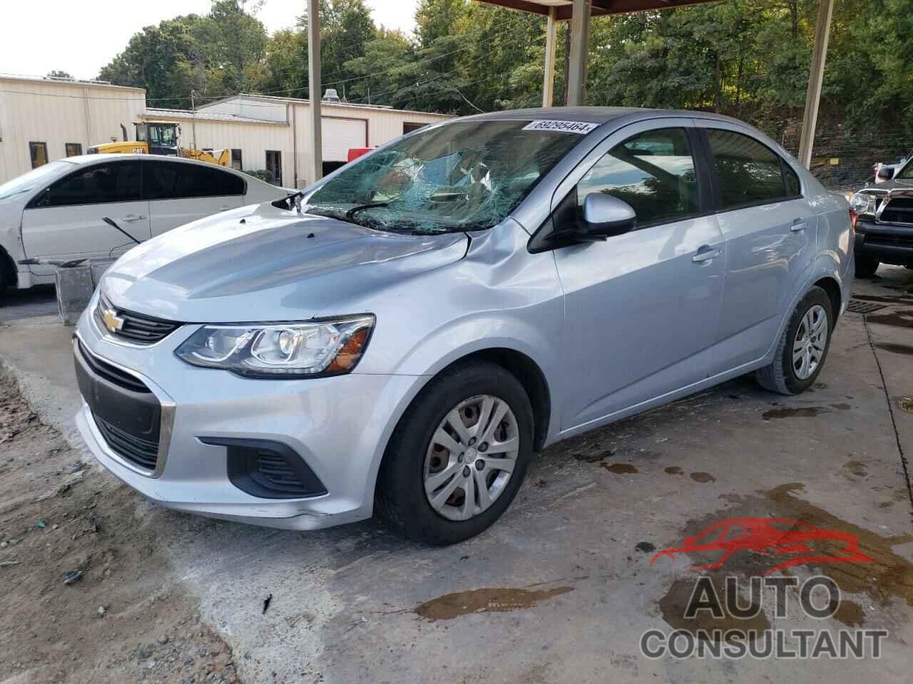 CHEVROLET SONIC 2018 - 1G1JB5SH4J4111913